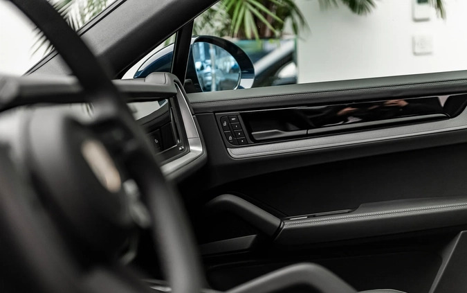 Porsche Cayenne cena 616707 przebieg: 10, rok produkcji 2023 z Parczew małe 154